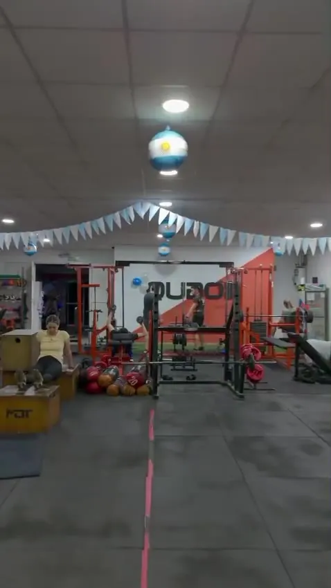 Sala de musculación en Qubox Gym, Malargüe